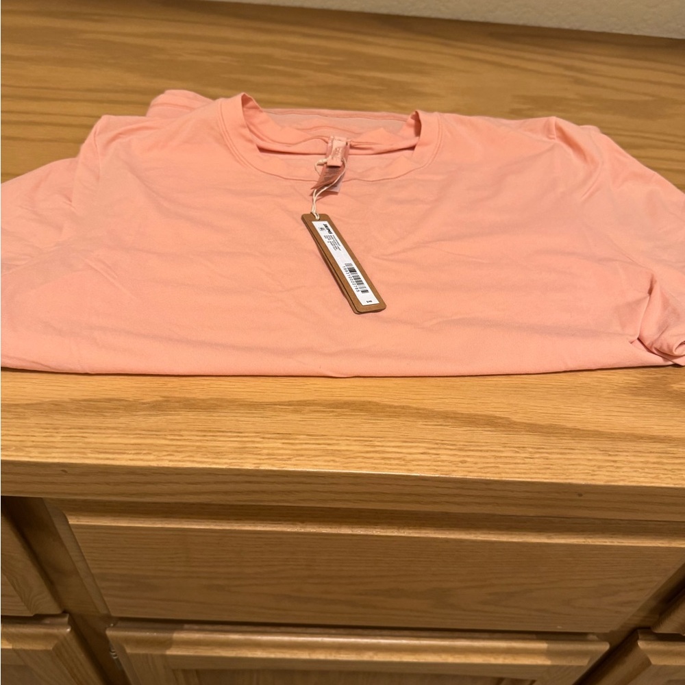 SKIMS Fits Everybody Short Sleeve T-Shirt Color Desert Clay - Picture 3 of 4
